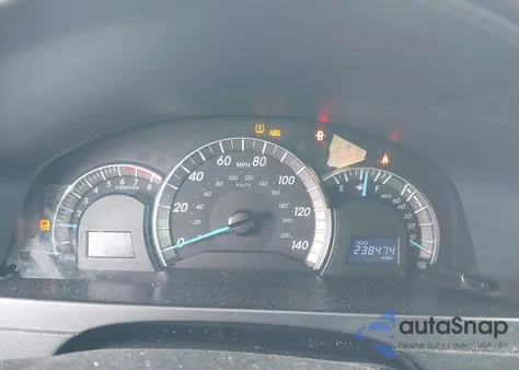 2014 Toyota Camry Se Sport z USA, uszkodzony, nr VIN 4T1BF1FK6EU727449